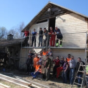 Jausa vana veski käekäik läheb korda paljudele – päeva jooksul tegi ajalootalgutel tööd poolsada talgulist.