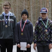 Hiiumaa koolinoorte orienteerumise meistrivõistluste 6.-7. klassi poiste esikolmik.