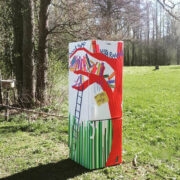 Raamatukülmkapp asub Luidja tsirkusetalus.