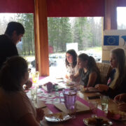 Teeninduskoolitusel õpiti ka külastajatele Hiiumaa lugu jutustama.