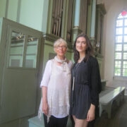 Maaja Duesberg Roos ja Leila Roos.