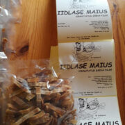 Vinnutatud säinafilee ribad.