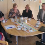 Jevgeni Ossinovski ja Riho Rahuoja kohtumisel omastehooldajatega