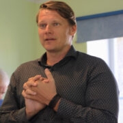 PERHi juhatuse esimees Agris Peedu on veendunud, et eelarvepõhine rahastusmudel on väikestele üldhaiglatele ainuõige lahendus, aga Hiiumaa arstidepõuda pole tal veel kaotada õnnestunud.