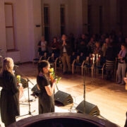 Omar Jõpiselg tänab suursaadik Raimonds Jansonsit.