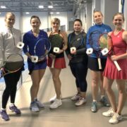 Paarismängus olid hiidlased tegijad: (vasakult) pronksmedali omanikud Helen Kelder ja Kristi Unt, kuldmedaleid hoiavad Maarika Matt ja Marina Väljas ning hõbedaid Kristi Linkov ja Kärt Loopalu.