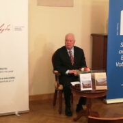 Raimo Pullat Poola suursaatkonnas oma monograafia esitlusel.