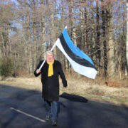 Artur iseseisvuspäeva matkal lipukandja rollis.