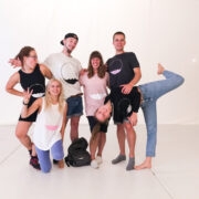 Hiiumaa TantsuFestivali tegijad, vasakult kolmas festivali algataja hiidlane Rauno Zubko.