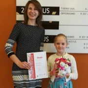 Pianist ja muusikaõpetaja Olesja Voronjuk ja tema õpilane Heti Kaibald.