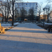 Tänavu 5.veebruaril avati Tallinnas Politseiaias Lenderite memoriaal, mille ühel pingil istub Elfriede Lender ja teisel tema abikaasa Voldemar.