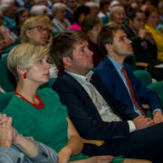 Hiiumaa vallavanem Reili Rand SDE üldkogul, vasakul Eiki Nestor, paremal Kastre vallavanem Priit Lomp ja erakonna uus peasekretär Rannar Vassiljev.