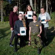 Hiiumaa kodutütarde võistkond Ernakese matkal (esireas vasakult) Triin Helimets ja Merje Reismaa, tagareas Maret Reismaa, Viktoria Lohk ja Kertu Liisa Põtter.