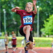 Joonatan Saarnak hüppel.