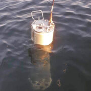 Juhuslik merelolija leidis venekeelsete kirjadega allveelaeva sidepoi.