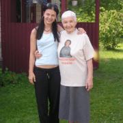 Aili Soop koos pojatütre Meriliniga, foto aastast 2013.