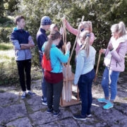 Õpilased pulgamängu ülesannet lahendamas.