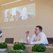 Reedel andsid Hiiumaa haigla juhatuse liige Riina Tamm ja vallavanem Toomas Rõhu videosilla vahendusel peaministrile ülevaate koroonaviiruse levikust Hiiumaal, samuti haigla võimekusest patsiente ravida ning uurisid ka omavalitsustele pakutava riigi toetuse kohta.