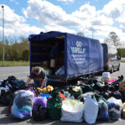 Uukasutusringi viimane kogumiskoht Kärdlas Selveri parklas.