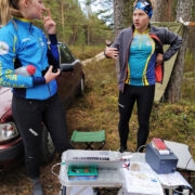 Siiri Talts ja Kustu Künnapas infolaua juures.