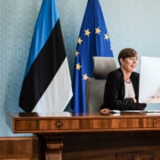 Vabariigi president andis Hiiumaa gümnaasiumi õpilastele ühiskonnaõpetuse tunni ilma töökohast lahkumata, virtuaalselt.