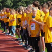 Hiiumaa lapsed 15. teatejooksu avakõnesid kuulamas – saaks juba jooksma!