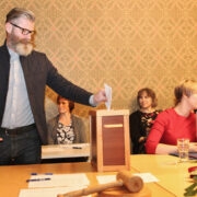 Aivar Viidik 2017. aasta sügisel Suuremõisa lossis toimunud Hiiumaa vallavolikogu avaistungil.