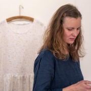 Carmen Lansberg oma näituse avamisel.