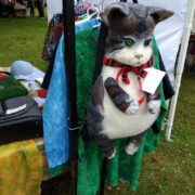 Natalija vilditud kassikujuline seljakott.