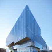 Tallinna Kaubamaja uus hoone. Arhitektuurivõistluse esikoht, 2017. Hoone projekteerimisel. Autorid: Jaan Kuusemets, Erko Luhaaru, Anne Vingisar, Jose De la Peña Gómez Millán, Jose A Pavón Gonzalez ja Myriam Rego Gómez, DAGOpen koostöös Bakpak architects.