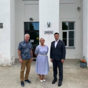 Mullu augustis tutvus haigla olukorraga tollane peaminister Jüri Ratas, pildil koos haigla juhatuse liikmete Tõnis Siiri ja Riina Tammega.