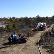 Päästjad Läänemaal Tuuru küla rannaalal põlengut kustutamas.