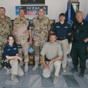 Jana Kase (ees vasakul) koos rahvusvahelise MICC-üksuse kolleegidega.