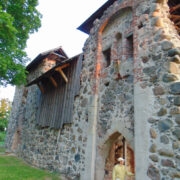 Lemsalu linnuse värav.