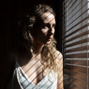 Näitleja Stefi Pähn lavastuses “Teises toas”.