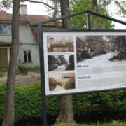 Pika tänava infotahvlilt selgub, et rahvas kutsus seda hoopis Seitsme Jürna tänavaks.