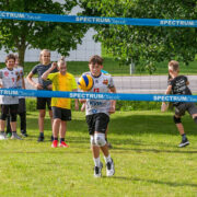 Lapsed võrkpallitreeningul.