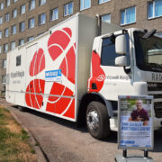 Kolm päeva peatus see vaktsineerimisbuss Viljandi Folgil, on õrn lootus, et kaitsesüstid ratastel jõuavad ka Hiiumaale.