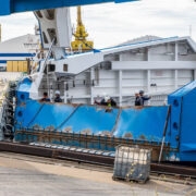 Lömmis nina ehk aparelliga Tõll seisab Balti laevaremonditehase dokis – õnnetuse põhjuseid alles otsitakse.