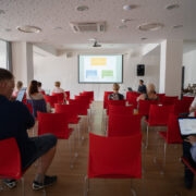 Hiiumaa turismiliidul on üle 30 liikme, kuid neid, kes valmis oma aega ühistegevusse panustama, oli märksa vähem – seda tõestasid ka tühjad toolid liidu lõpetamise aastakoosolekul.