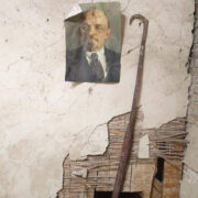 “Selle pildi pildistasin aasta eest, tundus huvitav,” ütles autor ise foto kohta, kus Lenini pilt veel alles.