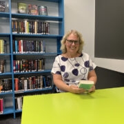 Annely Veevo Aunela haruraamatukogus, mis avati Turus 2021 kevadel.