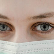 Eelmisest esmaspäevast peab ühistranspordis maski kandma ja peole minnes tuleks vaktsineerimistõend taskusse pista.