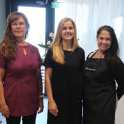 Juuksur Edith Niit, kosmeetik Jaanika Kaev ja küünetehnik-koolitaja Viiri Martin on pika töökogemusega iluteenindajad.