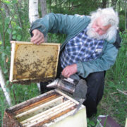 Ainus hiiumaine mesi, mille ka e-poest leiab, on pärit Lemmena mesindustalust, mida peavad isa ja tütar, Jüri ja Viive-Kai Rebane.