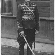 Minu isa August Viilukas noore mehena Eesti sõjaväes, ratsarügemendi ohvitseri vormis.