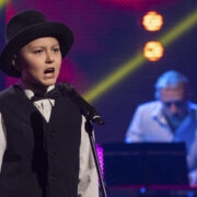 Härrasmees Rivo esinemas ETV saates “Tähtede lava”.