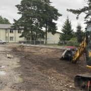 Sügisel valminud parkla Emmaste poe ees.