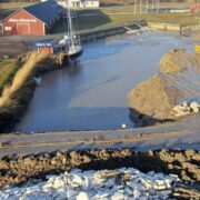 10. veebruaril tehtud fotol on näha süvendamiseks suletud basseiniosa ja voolik, mille kaudu vett välja pumbatakse.