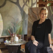 Stina Murakas ja tema maalid.